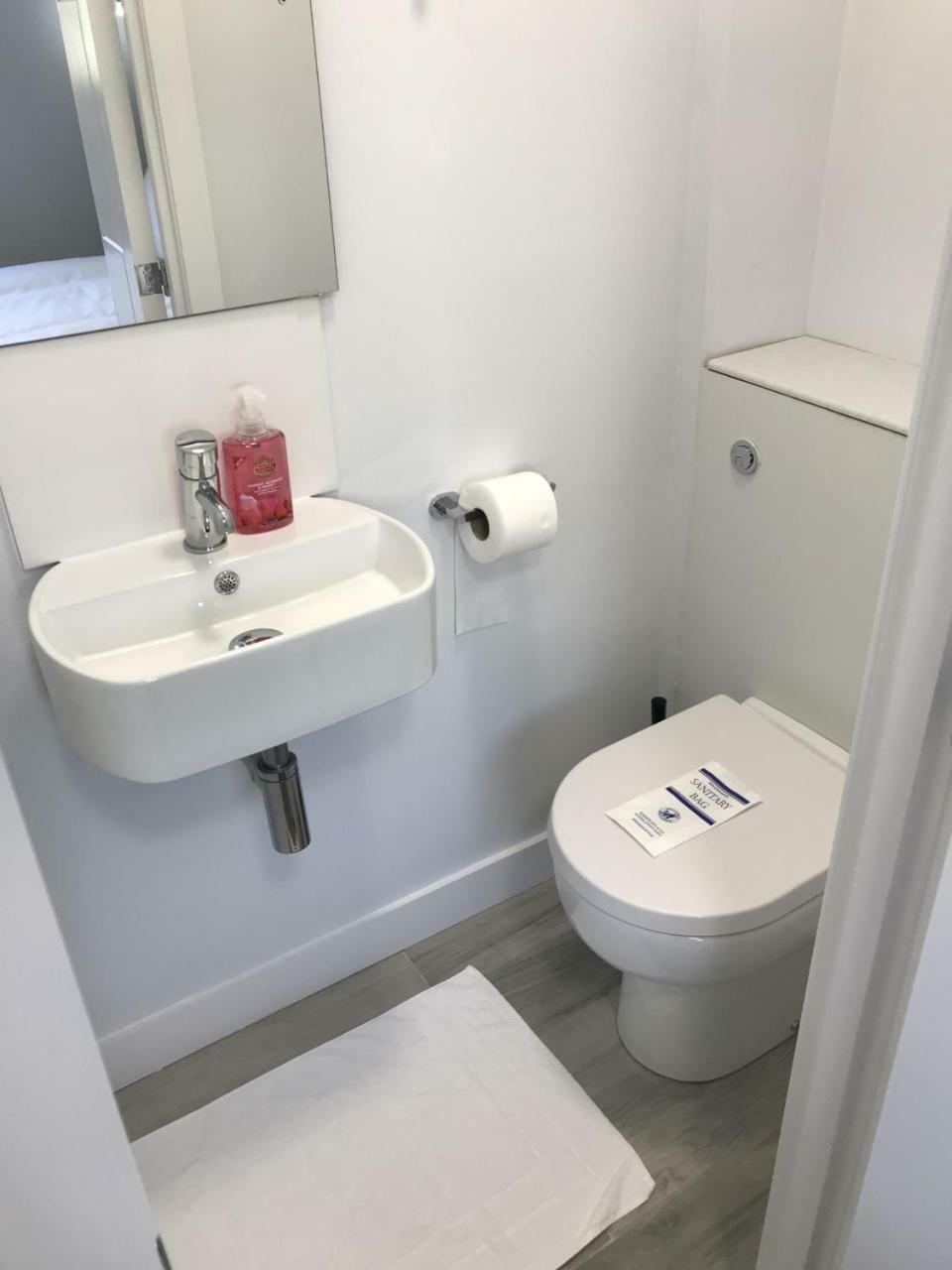 Small Double Room - No Shower,1136489329:JPEG